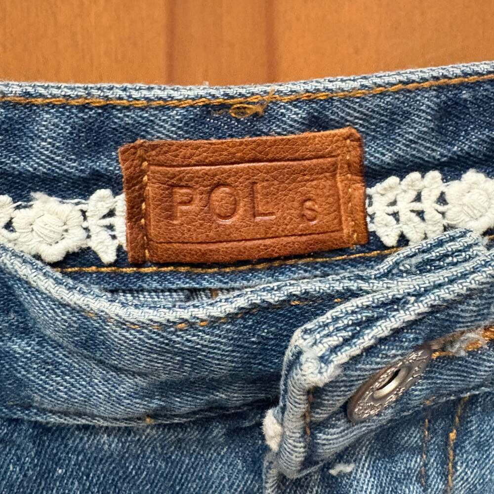 POL Women Small Floral Embroidered Distressed Denim Mini Skirt Raw Hem NWT - Picture 2 of 3
